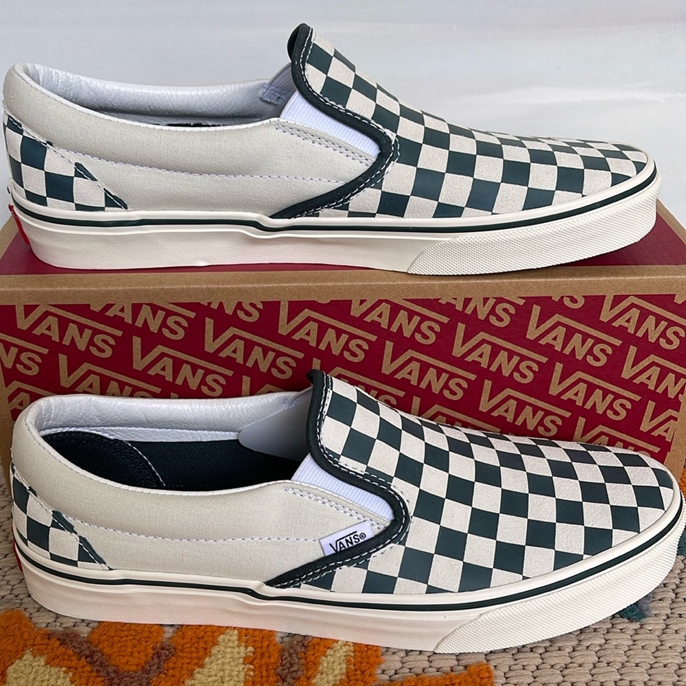 Vans WMNS Classic Slip-On
Checkerboard Green/True White
VN000BVZBGN
Sneakers - Picture 2 of 16